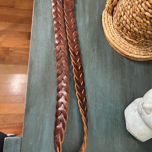 Eddie Bauer Men’s Leather woven belt 43” with brass buckle. - Picture 2 of 3